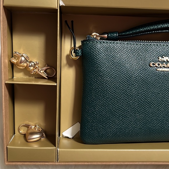 Boxed Corner Zip Wristlet In Signature Leather - Picture 6 of 8